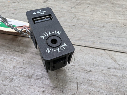 12-20 OEM BMW F22 F23 F30 F32 F33 F36 F48 F80 F82 F83 M3 M4 Aux Audio Input USB