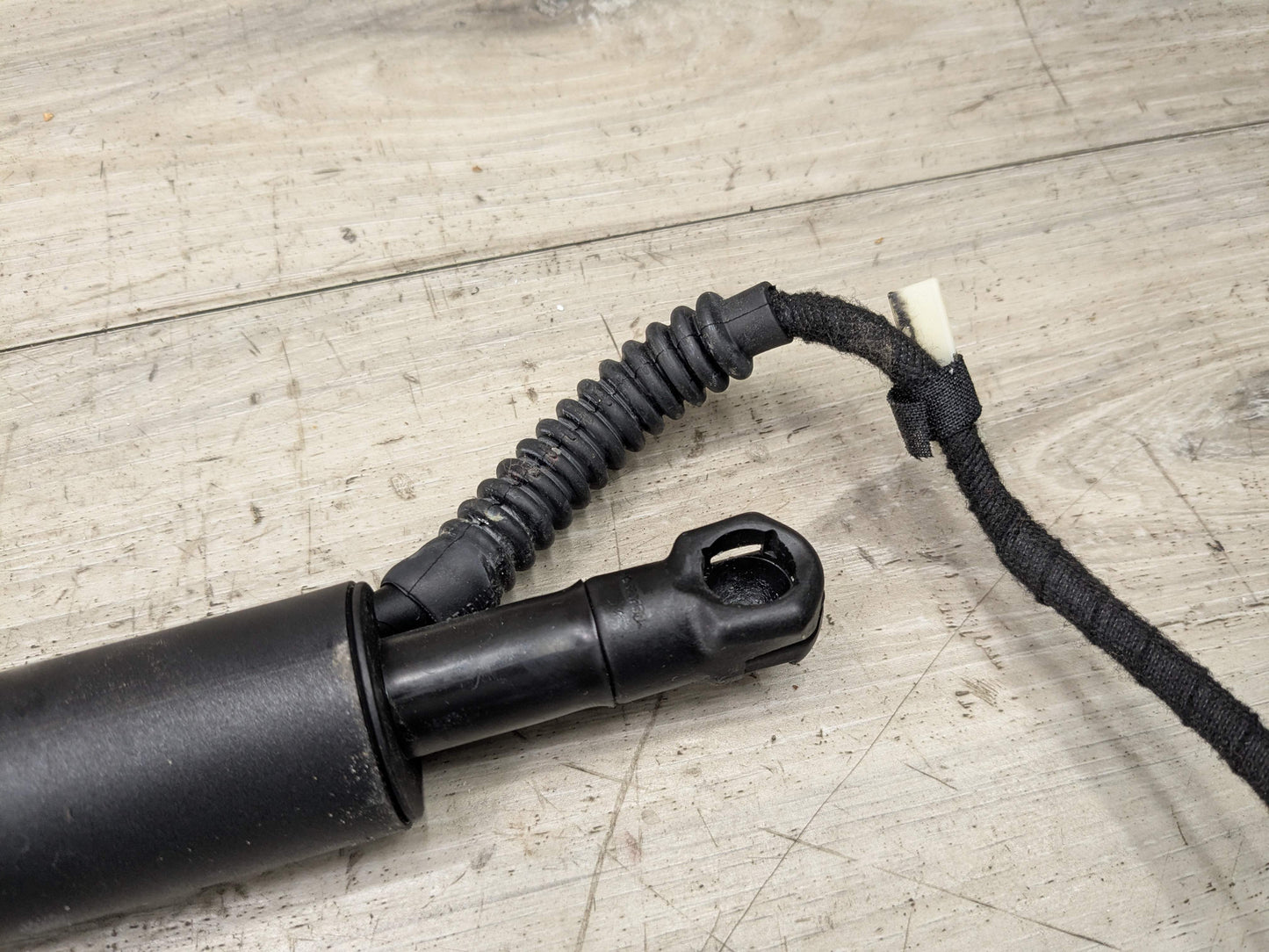 14-19 OEM BMW F34 GT 335 340 Rear Trunk Lid Left Right Shock Strut Support PAIR