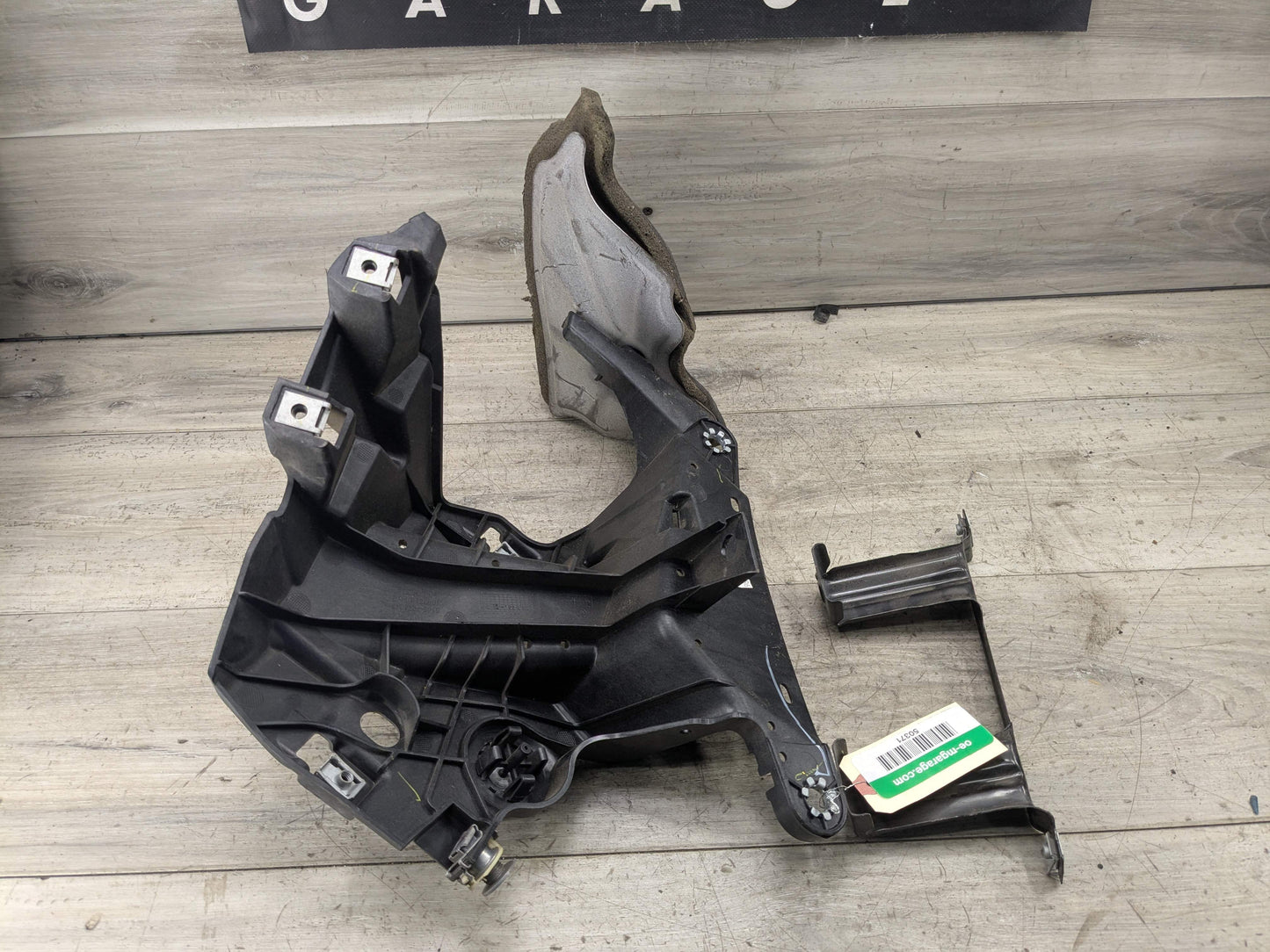 OEM BMW F15 F16 F85 F86 X5 X6 Front Left Driver Fender Mount Support Brackets