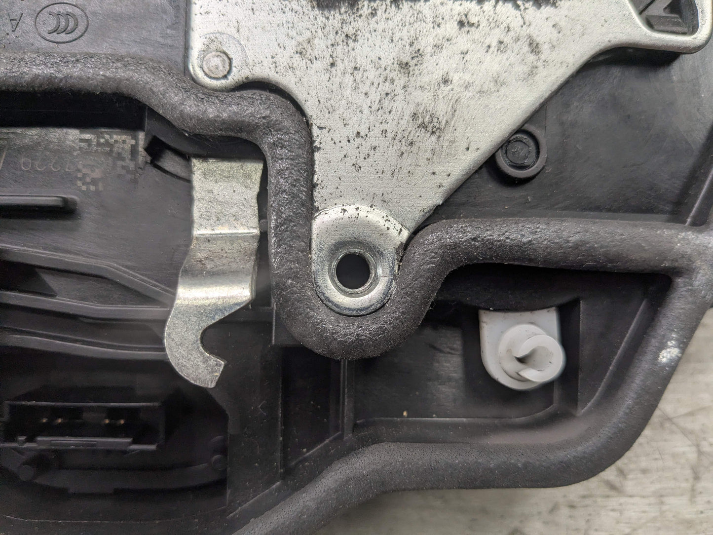 BMW E82 E90 E92 F22 F30 F32 F34 F10 M3 X5 Front Left Door Lock Latch Actuator