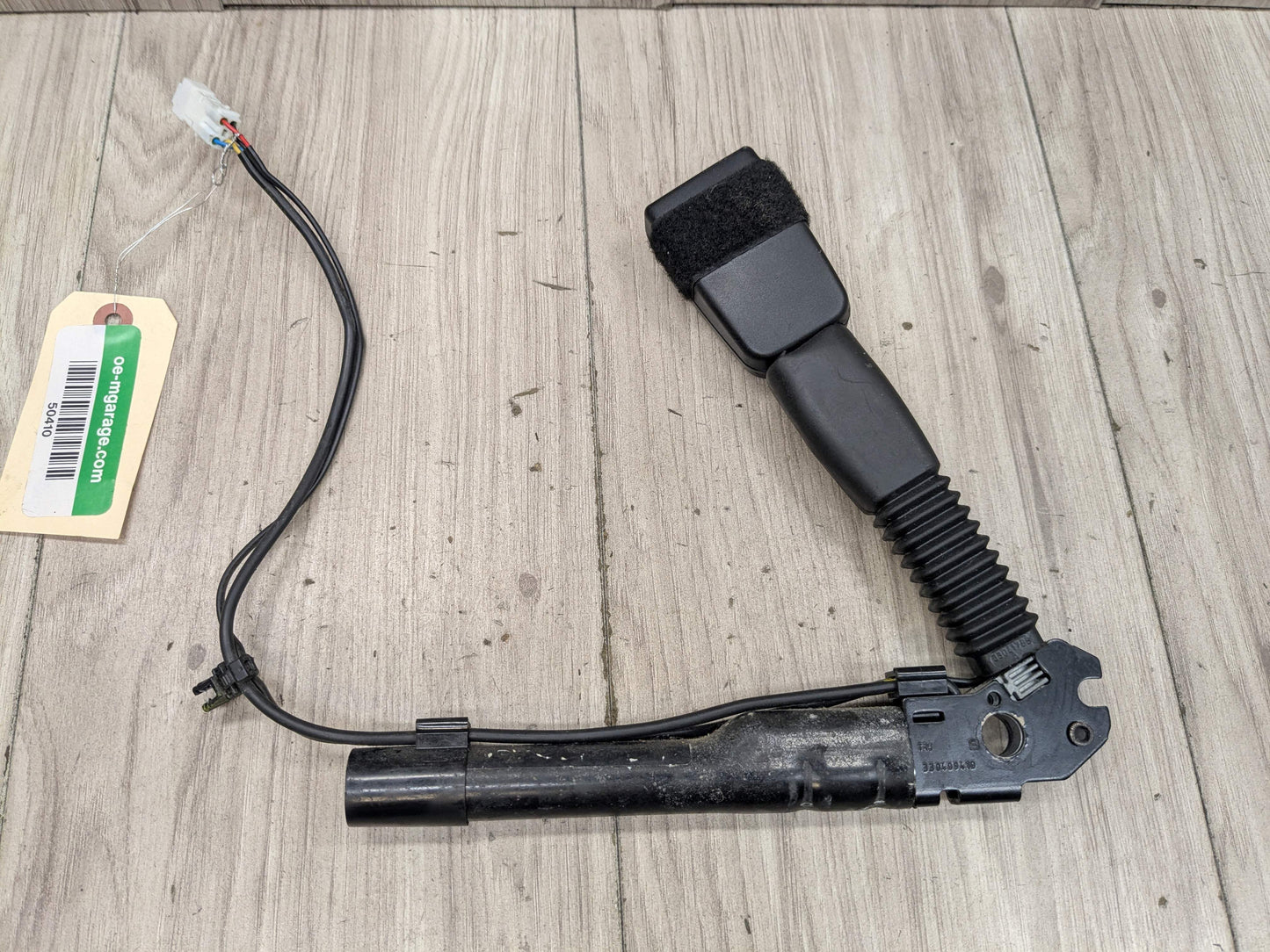 OEM BMW F30 F32 F36 F80 F82 F87 Front Right Passenger Seat Belt Buckle Tensioner