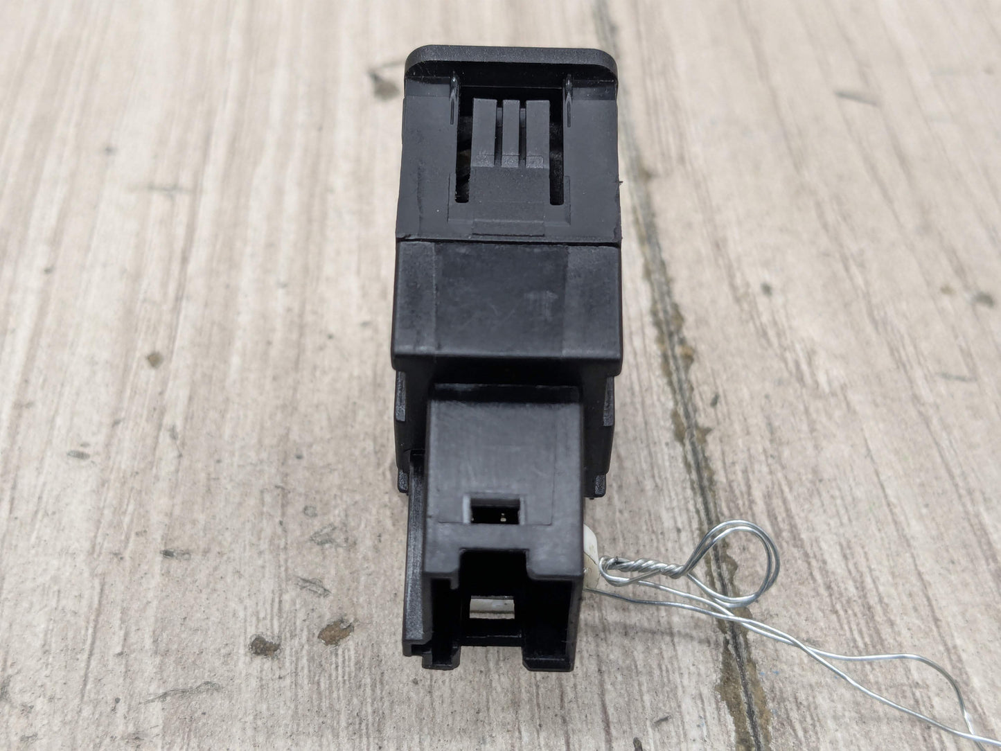 OEM BMW F22 F23 F30 F32 F33 F80 F82 F83 F87 M2 M3 M4 Aux Audio Input USB Black