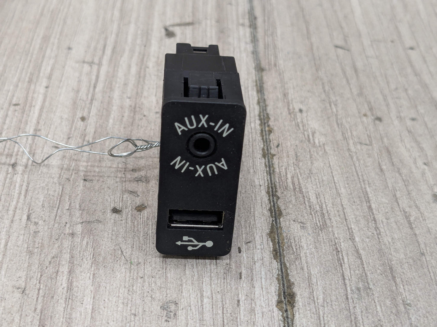 OEM BMW F22 F23 F30 F32 F33 F80 F82 F83 F87 M2 M3 M4 Aux Audio Input USB Black