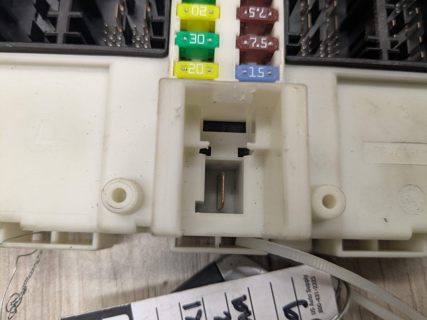 OEM BMW F22 F30 F32 F33 F36 F80 F82 Body Control Junction Box Module FEM + Key