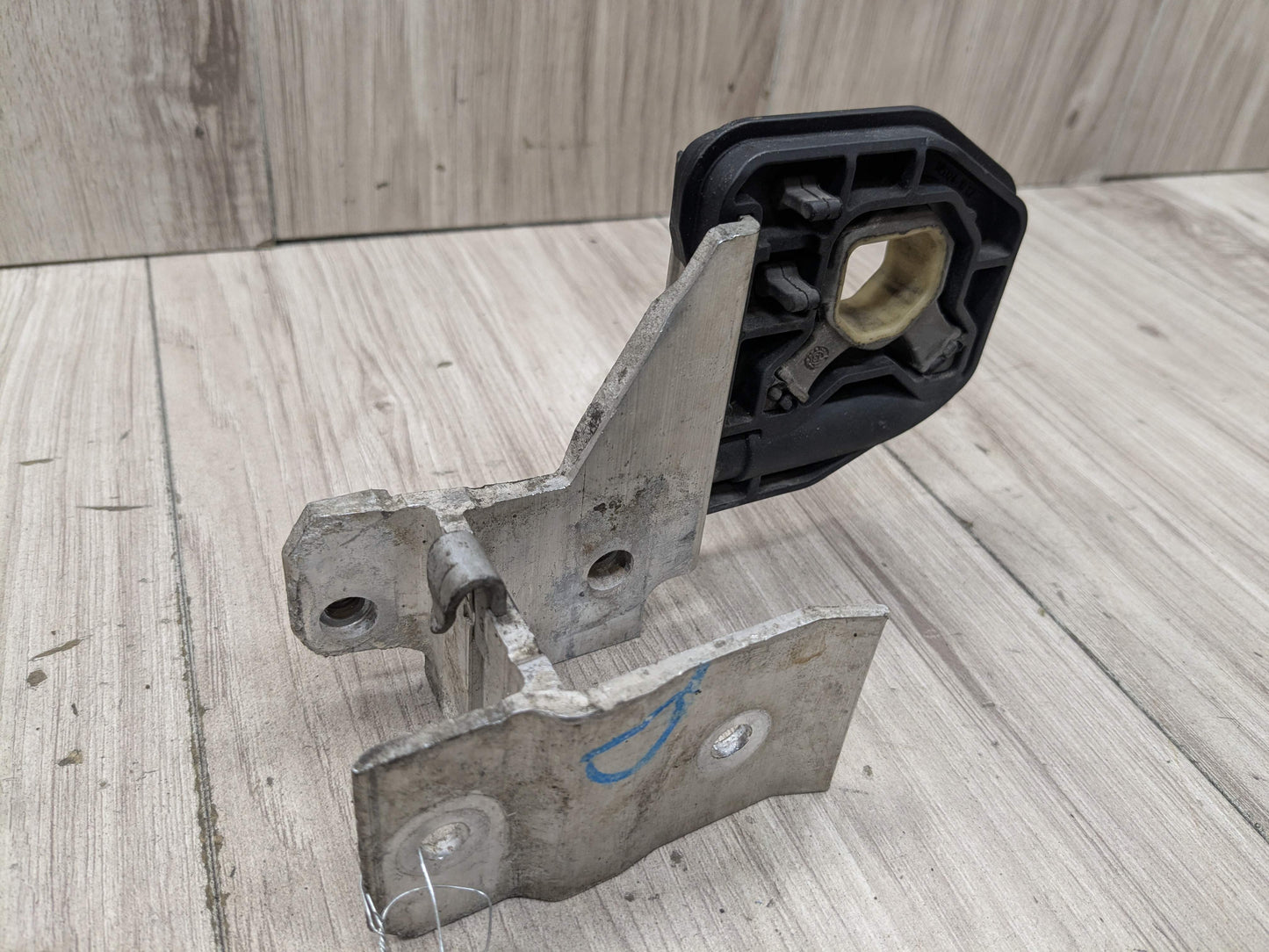 OEM BMW F22 F23 F30 F32 F33 F36 Left Right Radiator Carrier Support Bracket SET