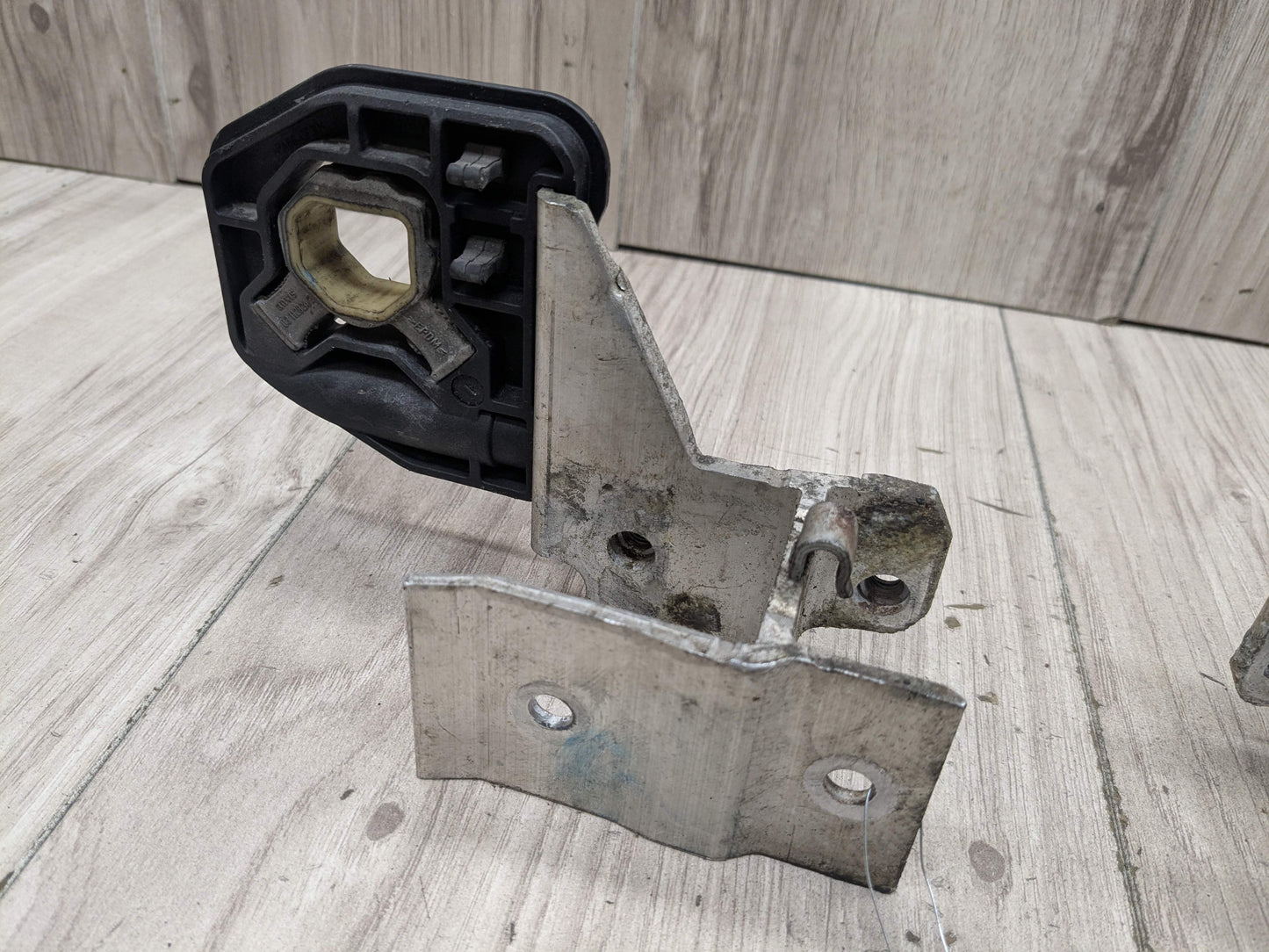 OEM BMW F22 F23 F30 F32 F33 F36 Left Right Radiator Carrier Support Bracket SET
