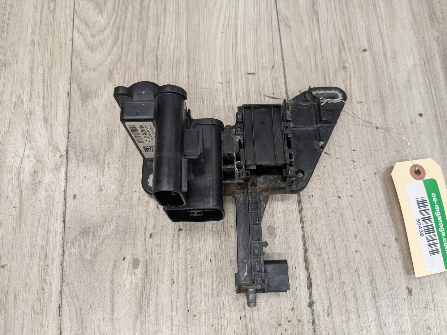 12-19 OEM BMW F22 F30 F32 F34 F36 F80 F82 F83 External Ignition Base Distributor