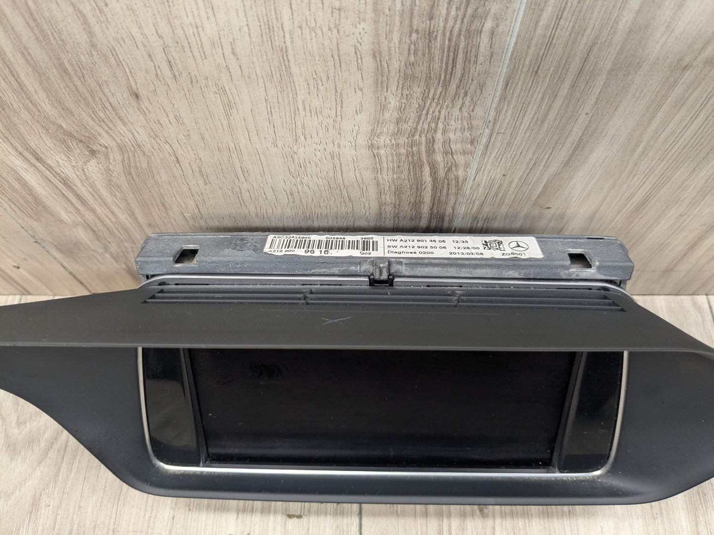 14-16 OEM Mercedes W212 E350 E550 Front Dash Central Display Screen w/ Trim