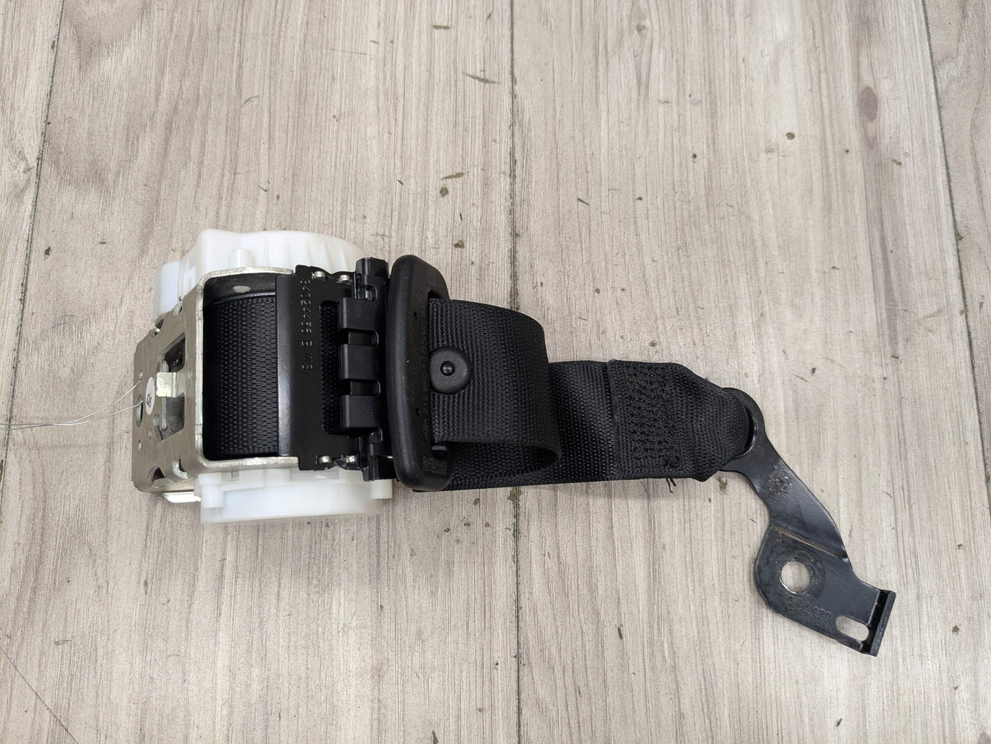 10-16 OEM Mercedes W207 W212 E350 E550 Rear Center Seat Belt Retractor