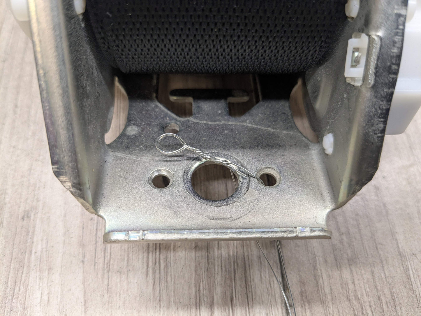 10-16 OEM Mercedes W207 W212 E350 E550 Rear Center Seat Belt Retractor