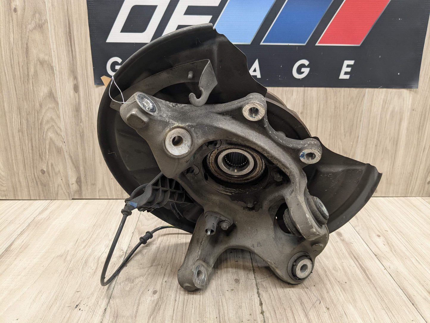 OEM Mercedes W212 E350 E550 Front Right Passenger Hub Knuckle Bearing Carrier