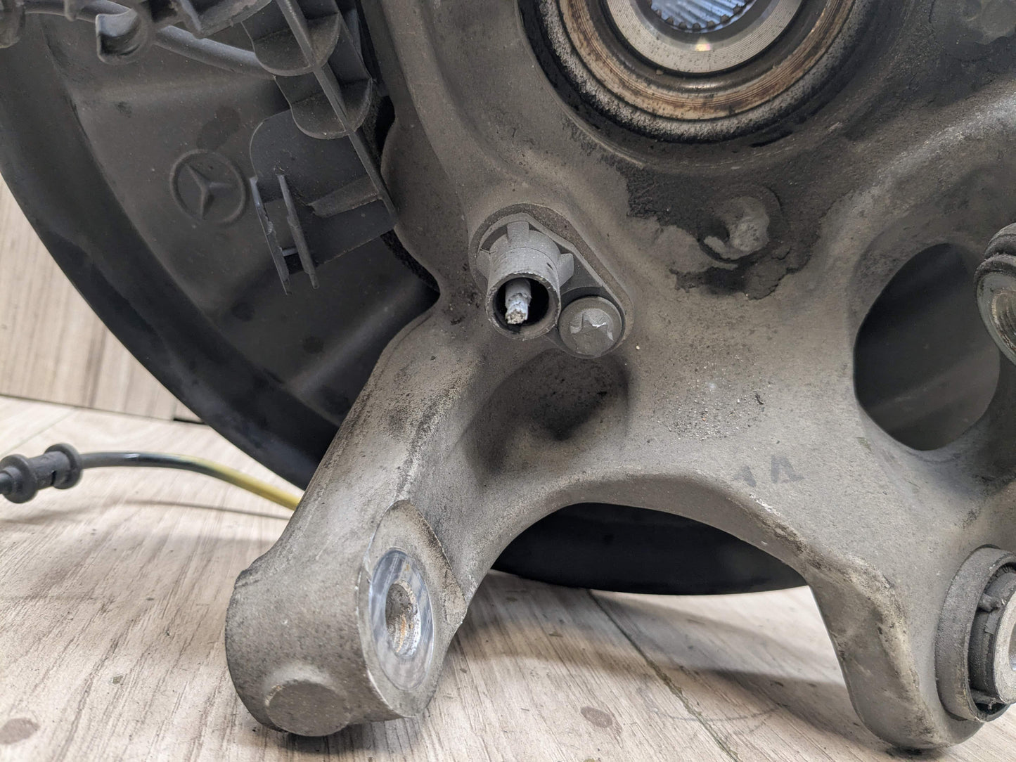 OEM Mercedes W212 E350 E550 Front Right Passenger Hub Knuckle Bearing Carrier
