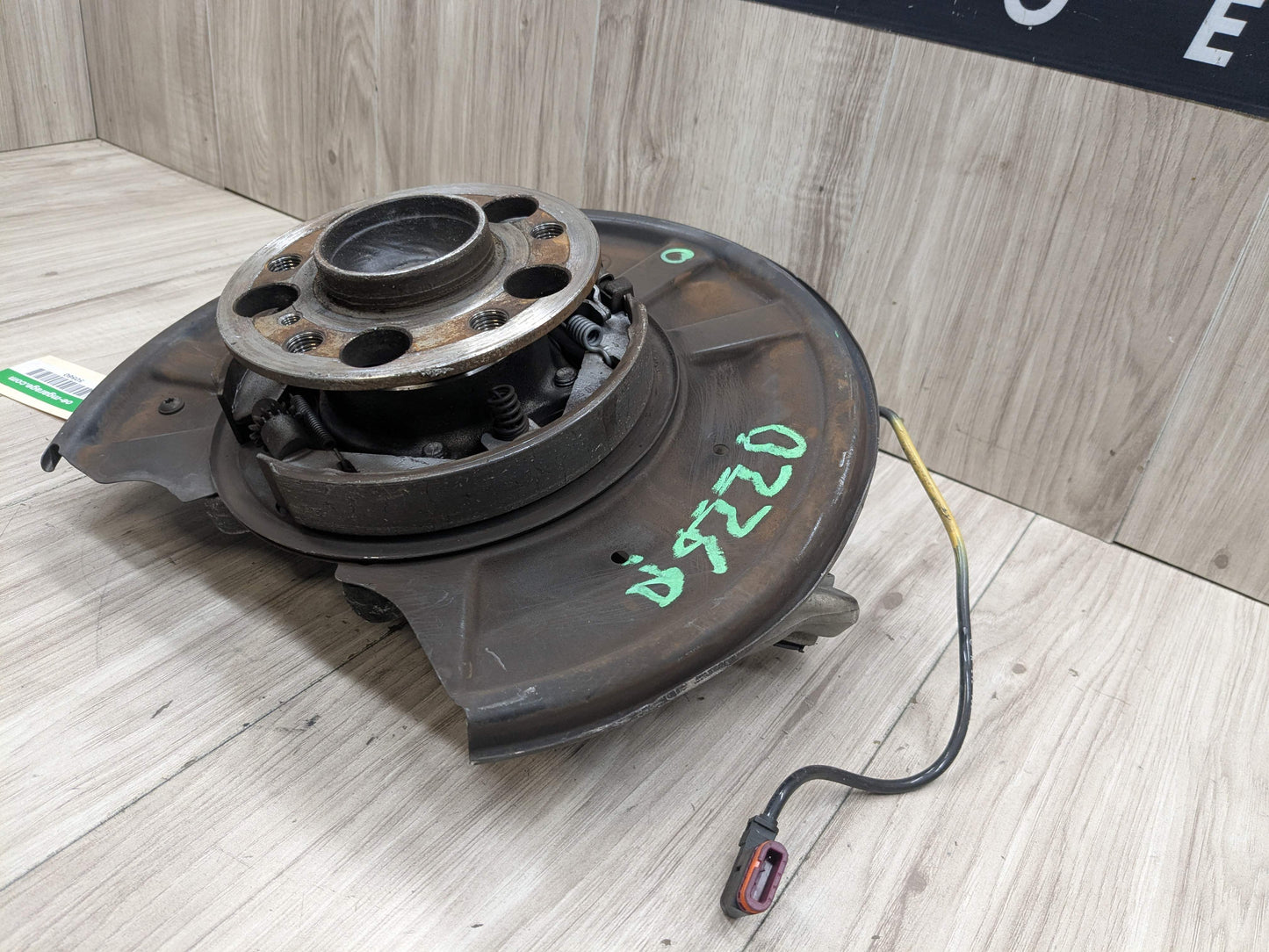 OEM Mercedes W212 E350 E550 Front Right Passenger Hub Knuckle Bearing Carrier