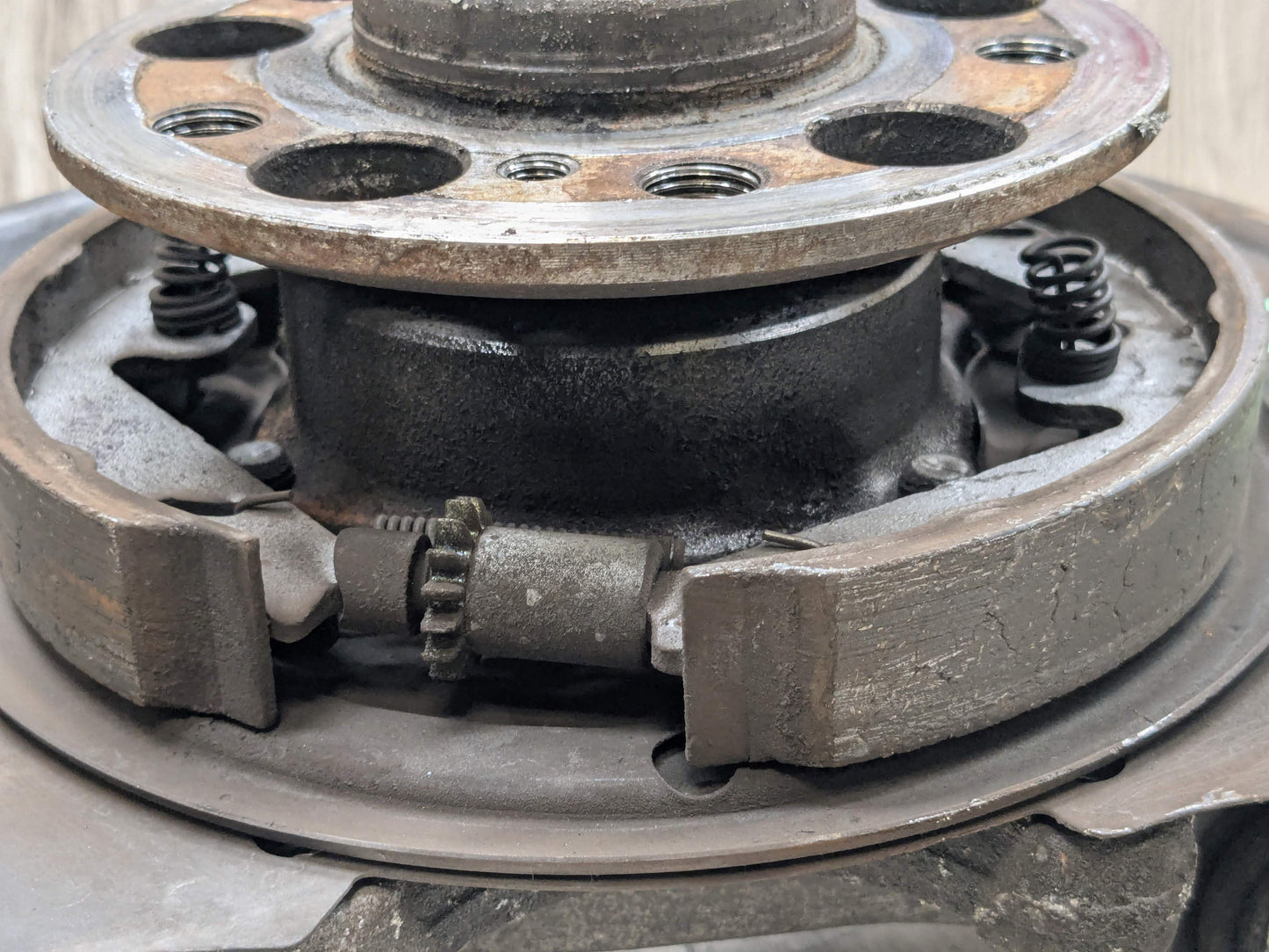 OEM Mercedes W212 E350 E550 Front Right Passenger Hub Knuckle Bearing Carrier