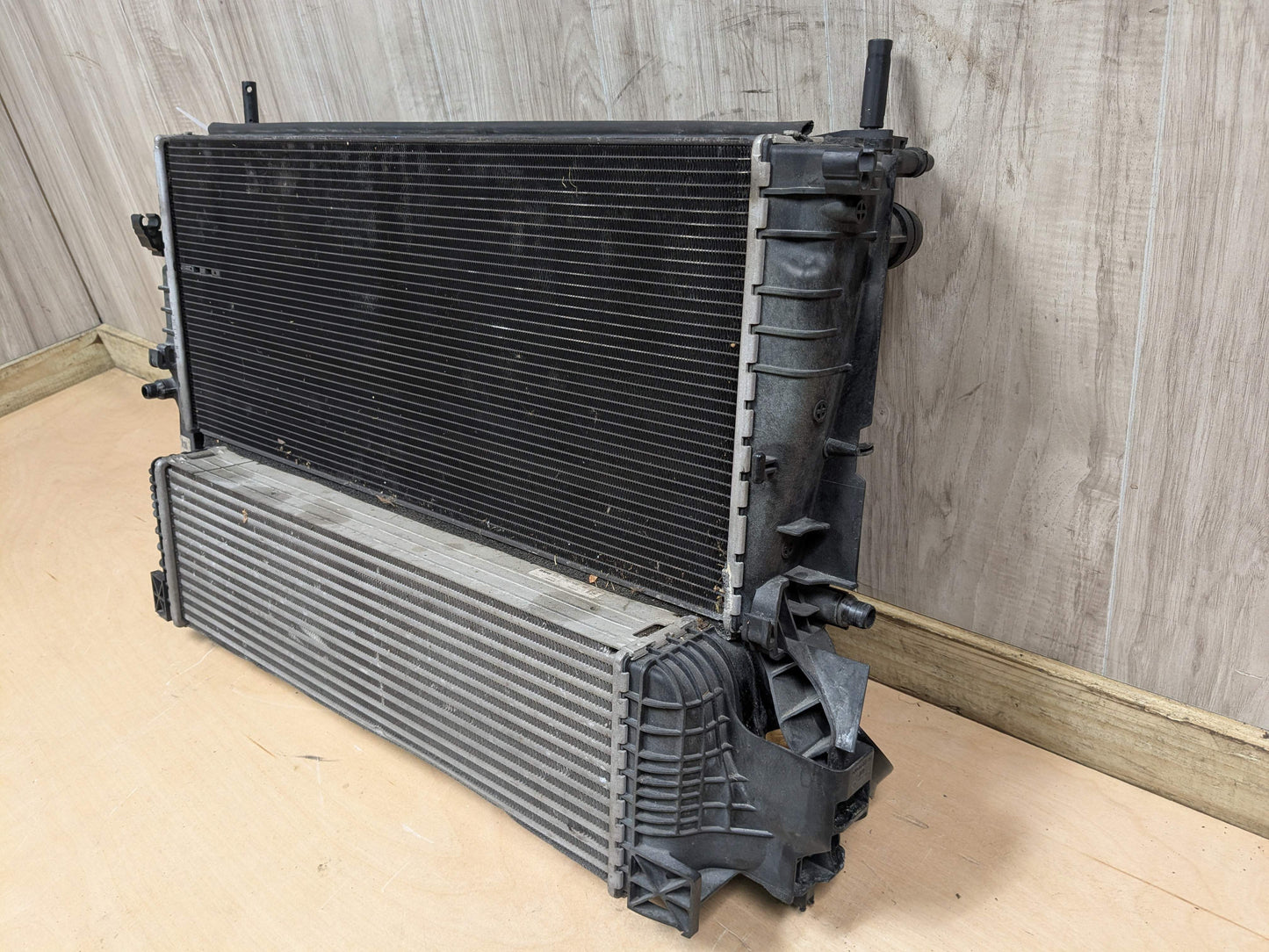 16-23 OEM BMW F39 F48 X1 X2 Radiator Cooling Fan Motor Shroud Assembly B46 850W