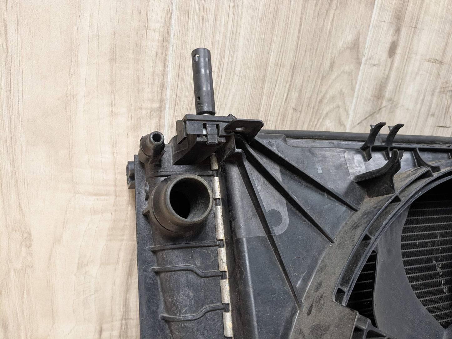 16-23 OEM BMW F39 F48 X1 X2 Radiator Cooling Fan Motor Shroud Assembly B46 850W