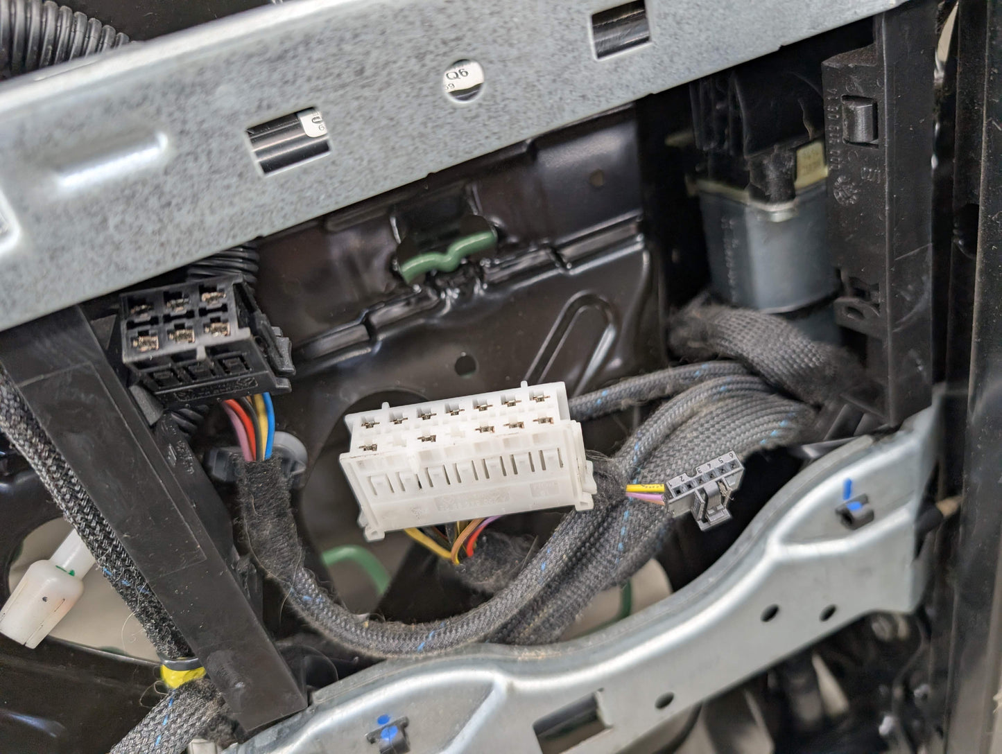 OEM Mercedes C204 C207 E350 E550 Front Left Driver Seat Track Frame w/ Motor