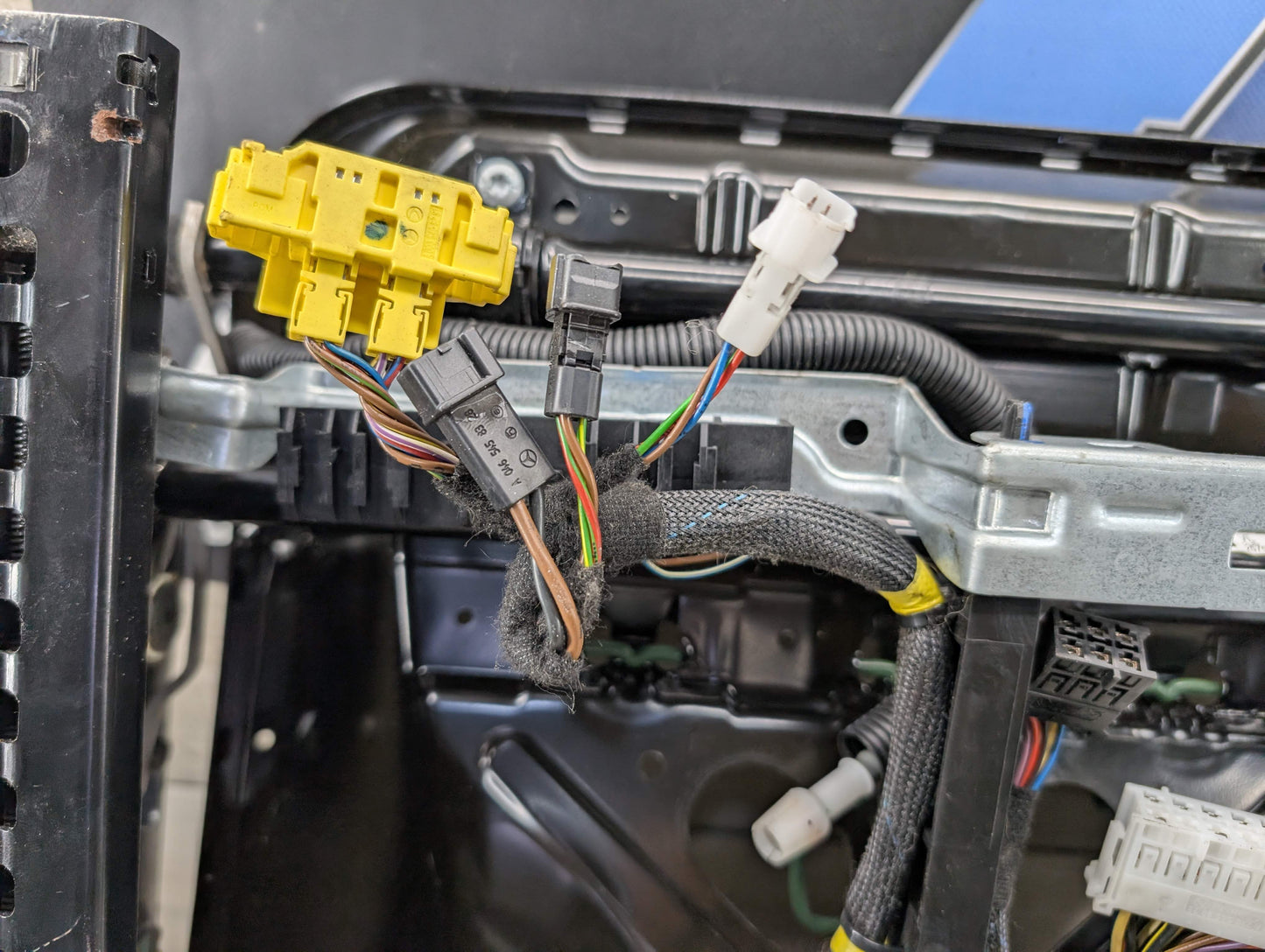 OEM Mercedes C204 C207 E350 E550 Front Left Driver Seat Track Frame w/ Motor