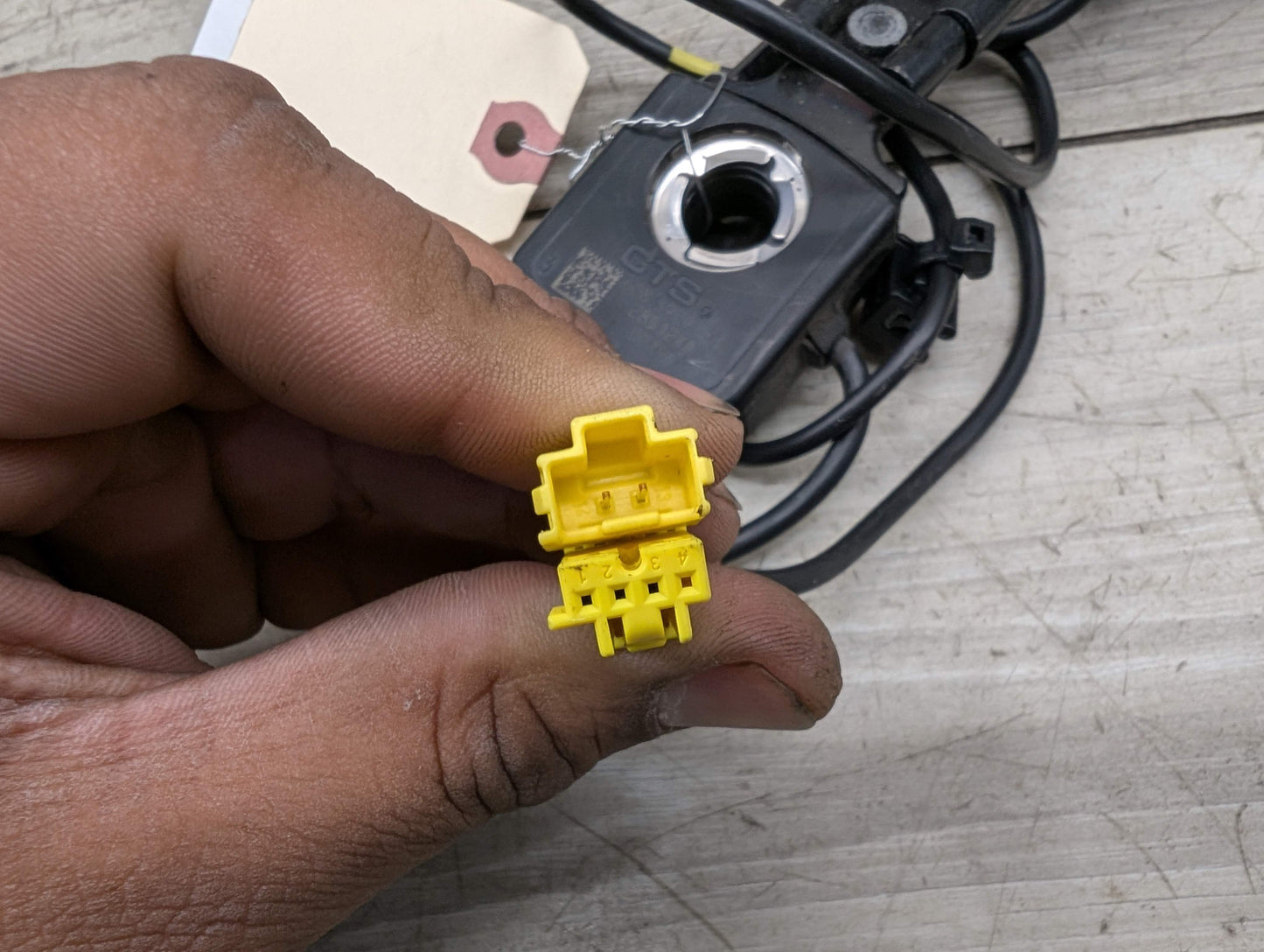 OEM Mercedes C207 W204 W207 E350 E550 Front Right Passenger Seat Belt Buckle