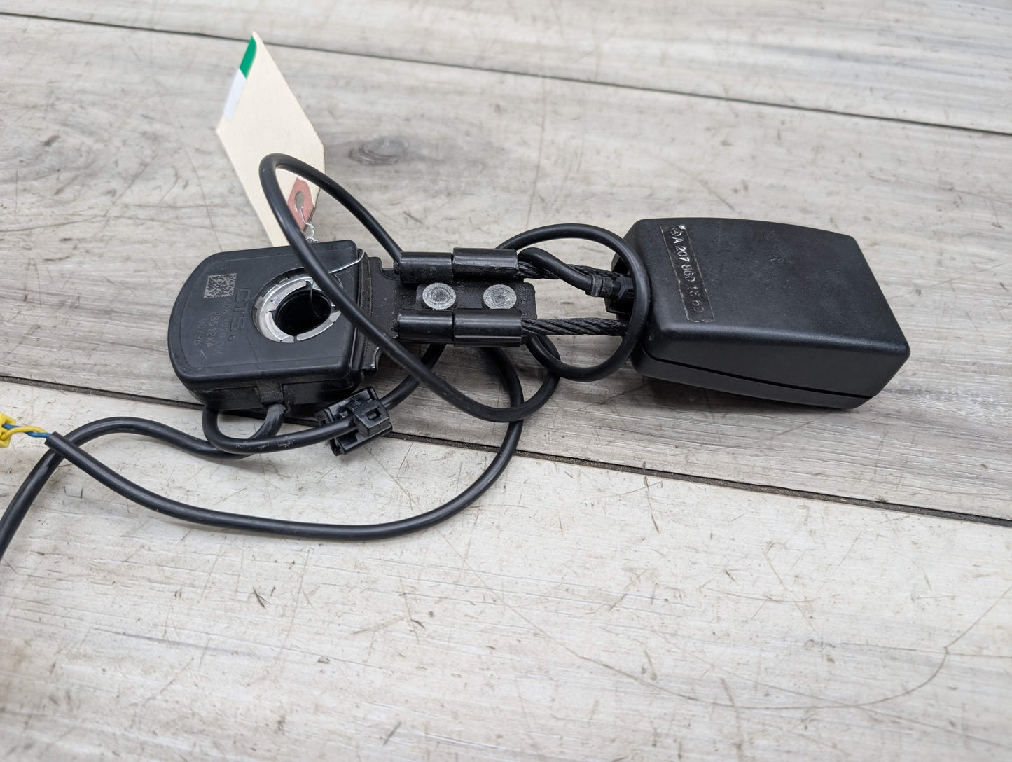 OEM Mercedes C207 W204 W207 E350 E550 Front Right Passenger Seat Belt Buckle