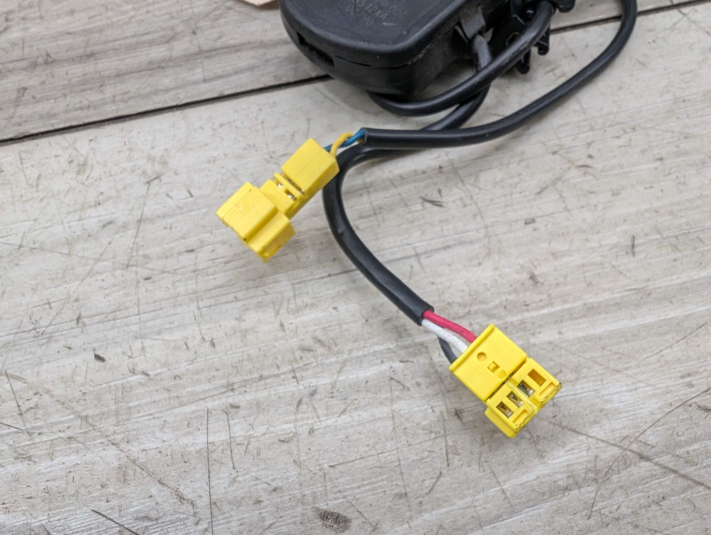 OEM Mercedes C207 W204 W207 E350 E550 Front Right Passenger Seat Belt Buckle