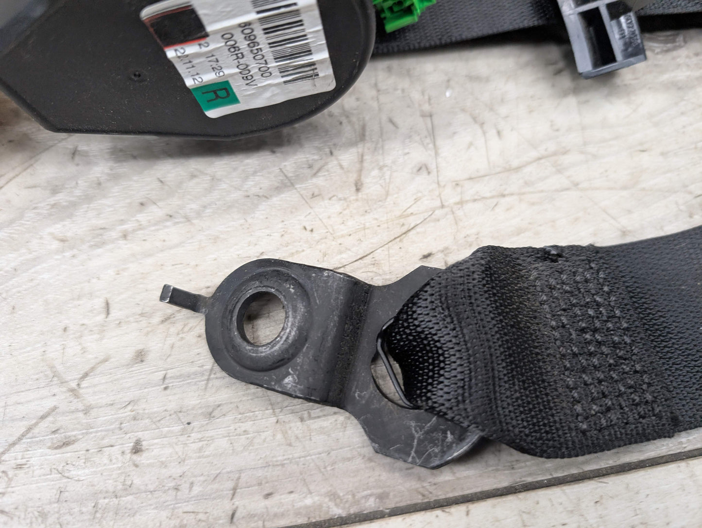 Mercedes A207 W207 Convertible Rear Right Passenger Seat Belt Retractor Black