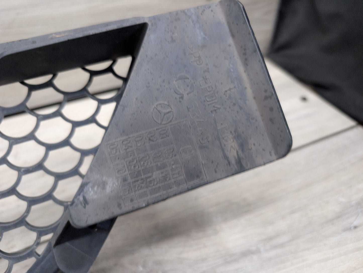 16-19 OEM BMW F48 X1 Front Bumper Lower Center Grille Trim Black