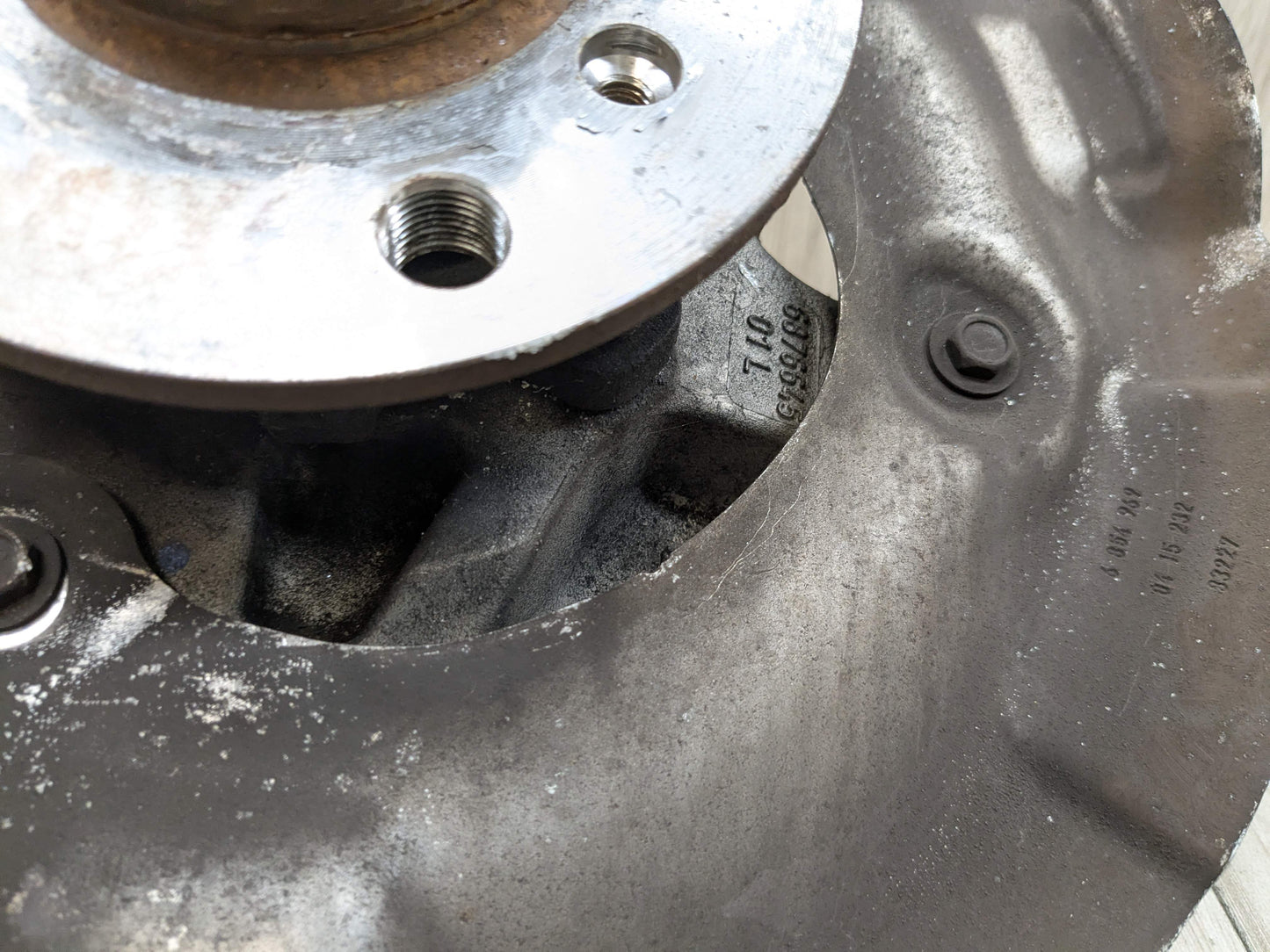 16-24 OEM BMW F39 F44 F48 X1 X2 Front Left Driver Side Knuckle Wheel Hub Bearing