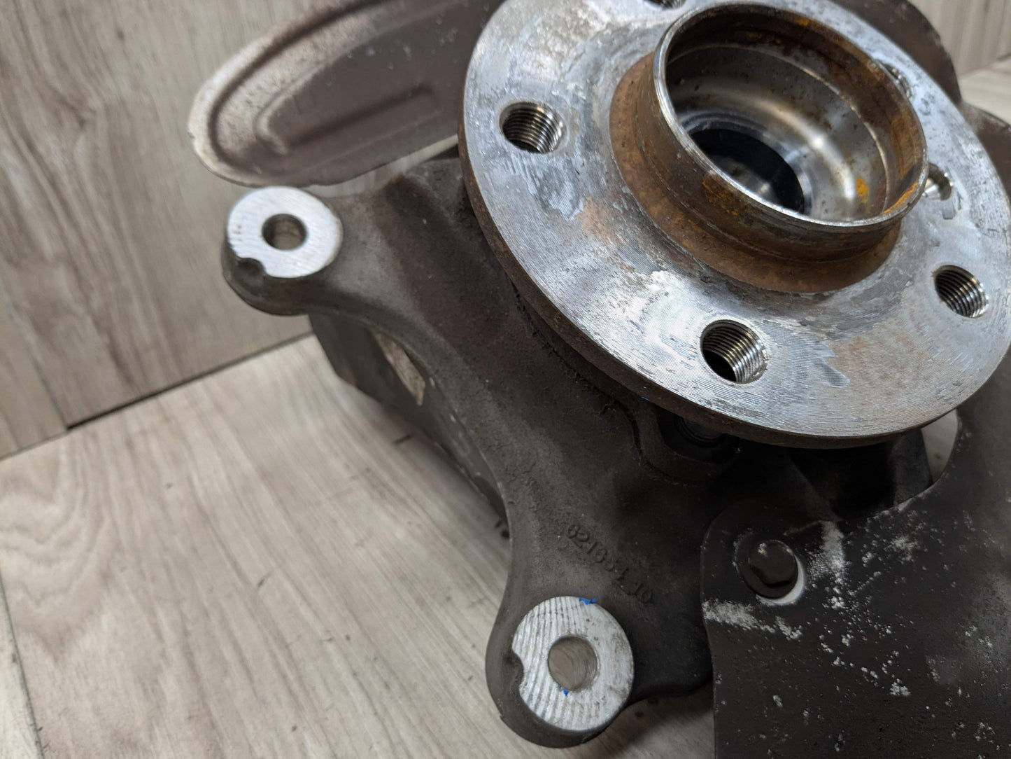 16-24 OEM BMW F39 F44 F48 X1 X2 Front Left Driver Side Knuckle Wheel Hub Bearing
