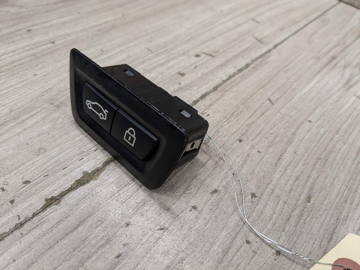 OEM BMW F02 F10 F15 F48 F90 G01 G20 G30 G80 X3 Rear Trunk Lid Center Lock Switch