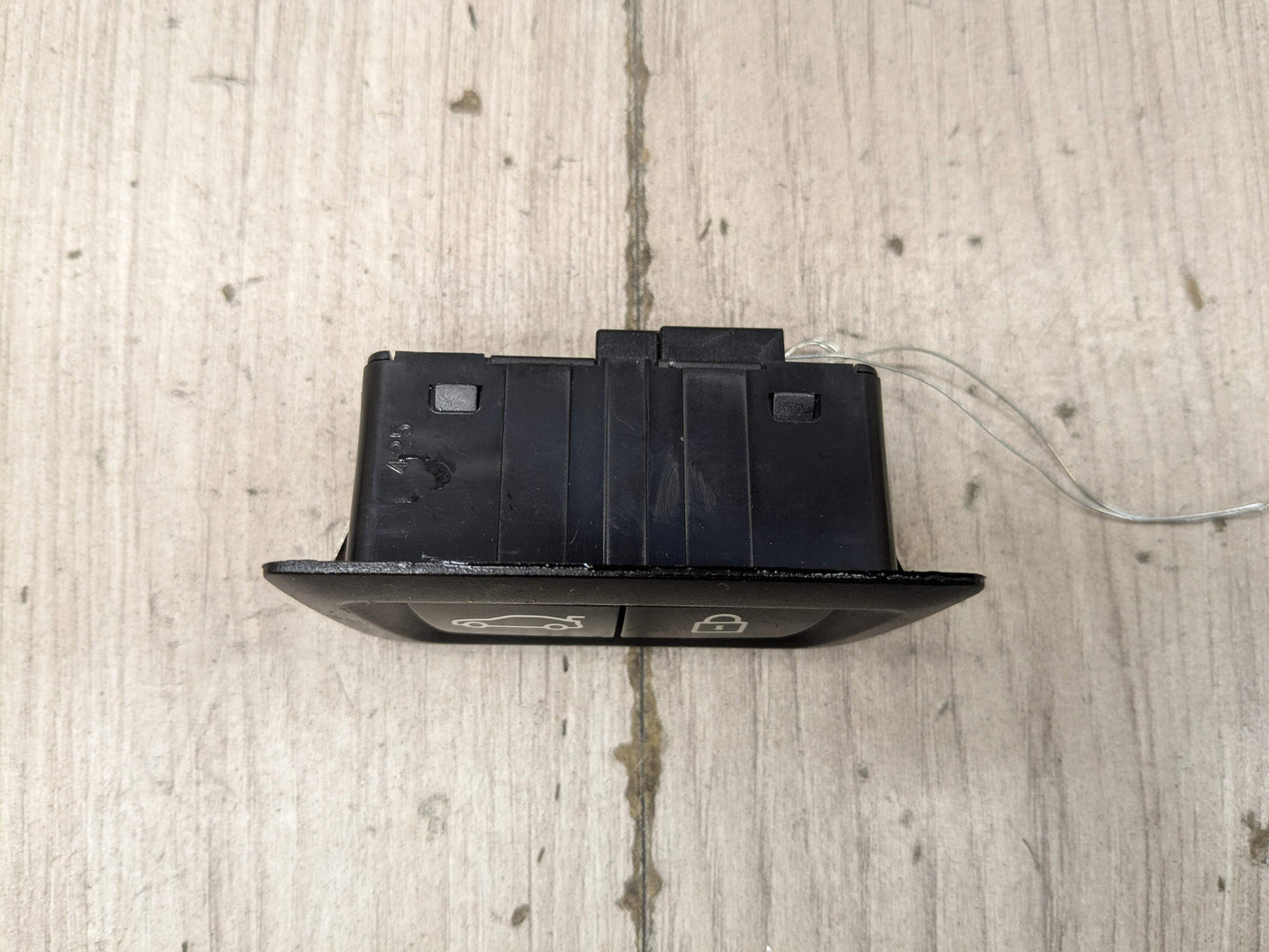 OEM BMW F02 F10 F15 F48 F90 G01 G20 G30 G80 X3 Rear Trunk Lid Center Lock Switch