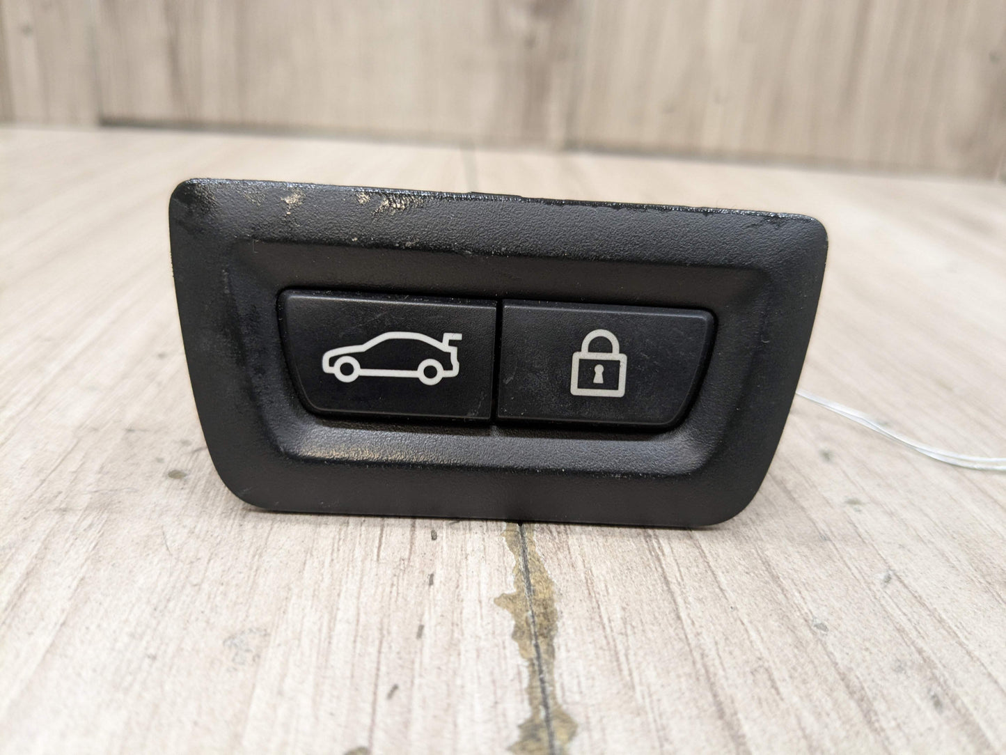 OEM BMW F02 F10 F15 F48 F90 G01 G20 G30 G80 X3 Rear Trunk Lid Center Lock Switch