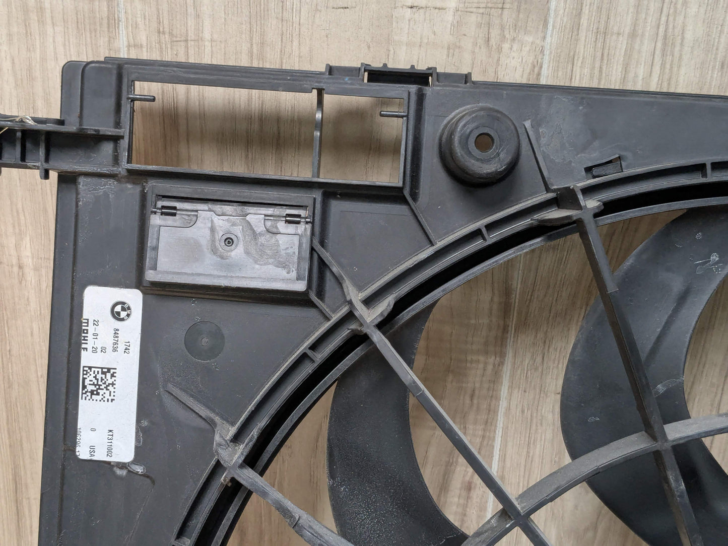 OEM BMW G01 G02 X3 X4 30i 30iX Radiator Cooling Fan Shroud  400W B46