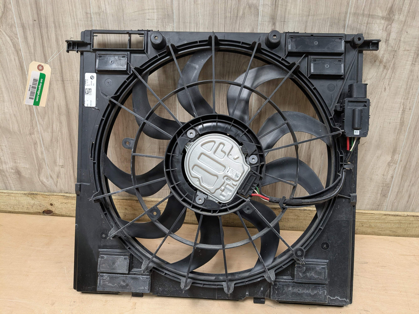 OEM BMW G01 G02 X3 X4 30i 30iX Radiator Cooling Fan Shroud  400W B46