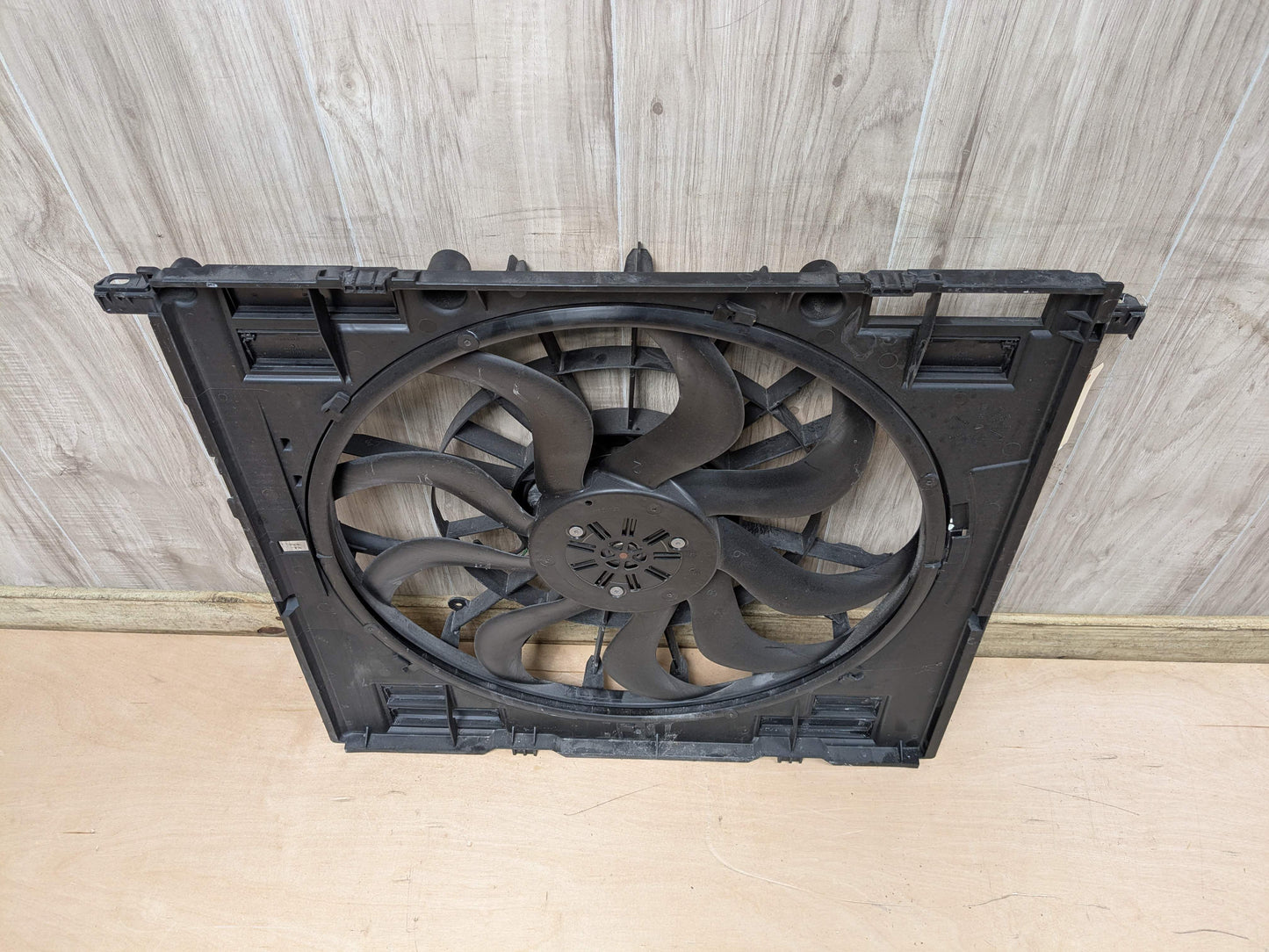 OEM BMW G01 G02 X3 X4 30i 30iX Radiator Cooling Fan Shroud  400W B46