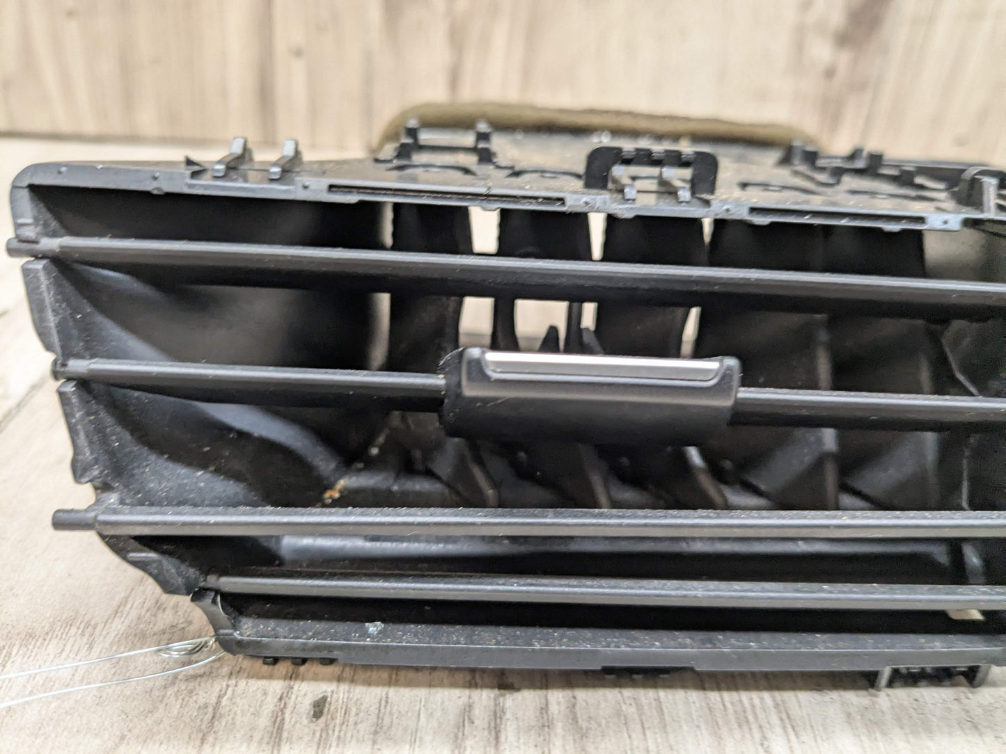 16-23 OEM BMW F39 F48 X1 X2 Center Middle Dash Fresh Air AC Vent Grill Grille