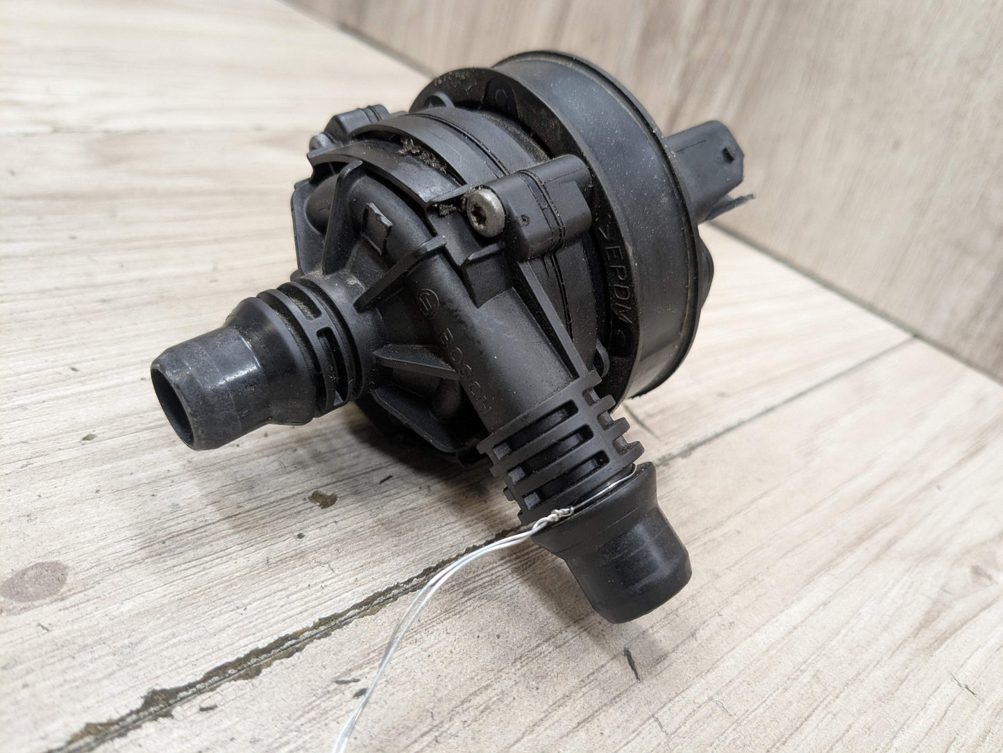 *OEM BMW G01 G05 G20 G22 G30 G42 G80 G82 G83 M3 M4 Engine Auxiliary Water Pump