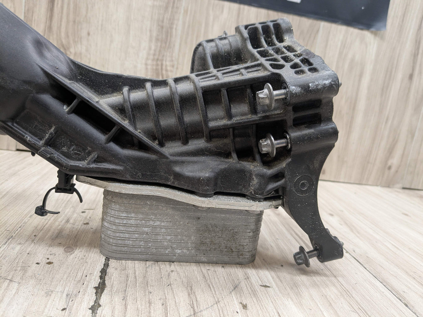 OEM BMW G01 G20 G22 G23 G26 G30 G42 330 430 X3 Engine B46 B48 Oil Filter Housing