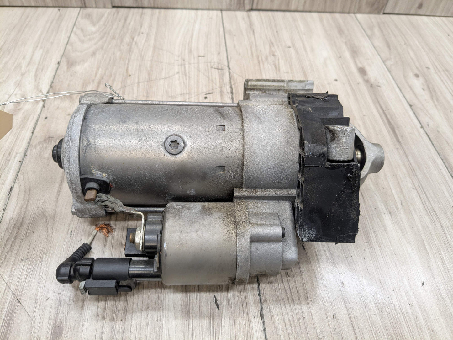 OEM BMW G01 G20 G22 G23 G26 G30 G29 330 430 Engine B46 Starter Motor DENSO