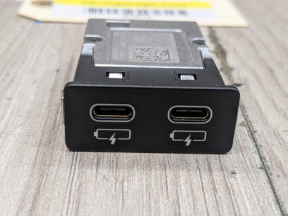 OEM BMW G01 G02 G07 G11 G12 G20 G30 G32 Dual USB-C Charger Socket Port Module