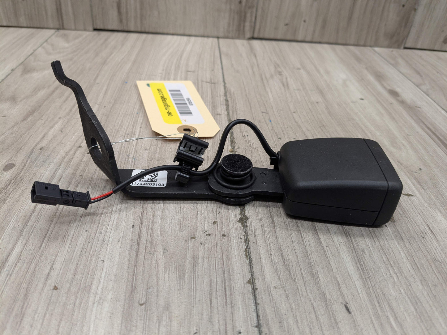 OEM BMW G20 G22 G26 G80 G82 M3 M4 Rear Left Driver Seatbelt Seat Belt Buckle