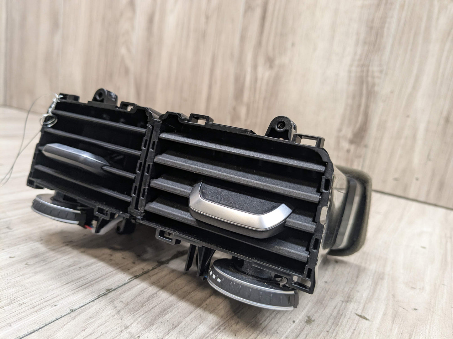 16-22 OEM BMW G11 G12 740 750 M760 B7 Rear Center Console AC Air Vent Grille