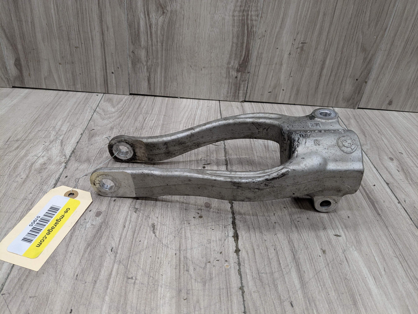 OEM BMW G11 G12 G30 740 750 Front Right Passenger Shock Strut Mount Bracket