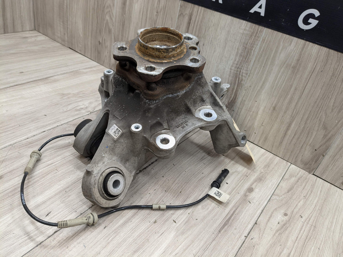16-22 OEM BMW G11 G12 740 Rear Right Passenger Knuckle Wheel Hub Spindle Bearing