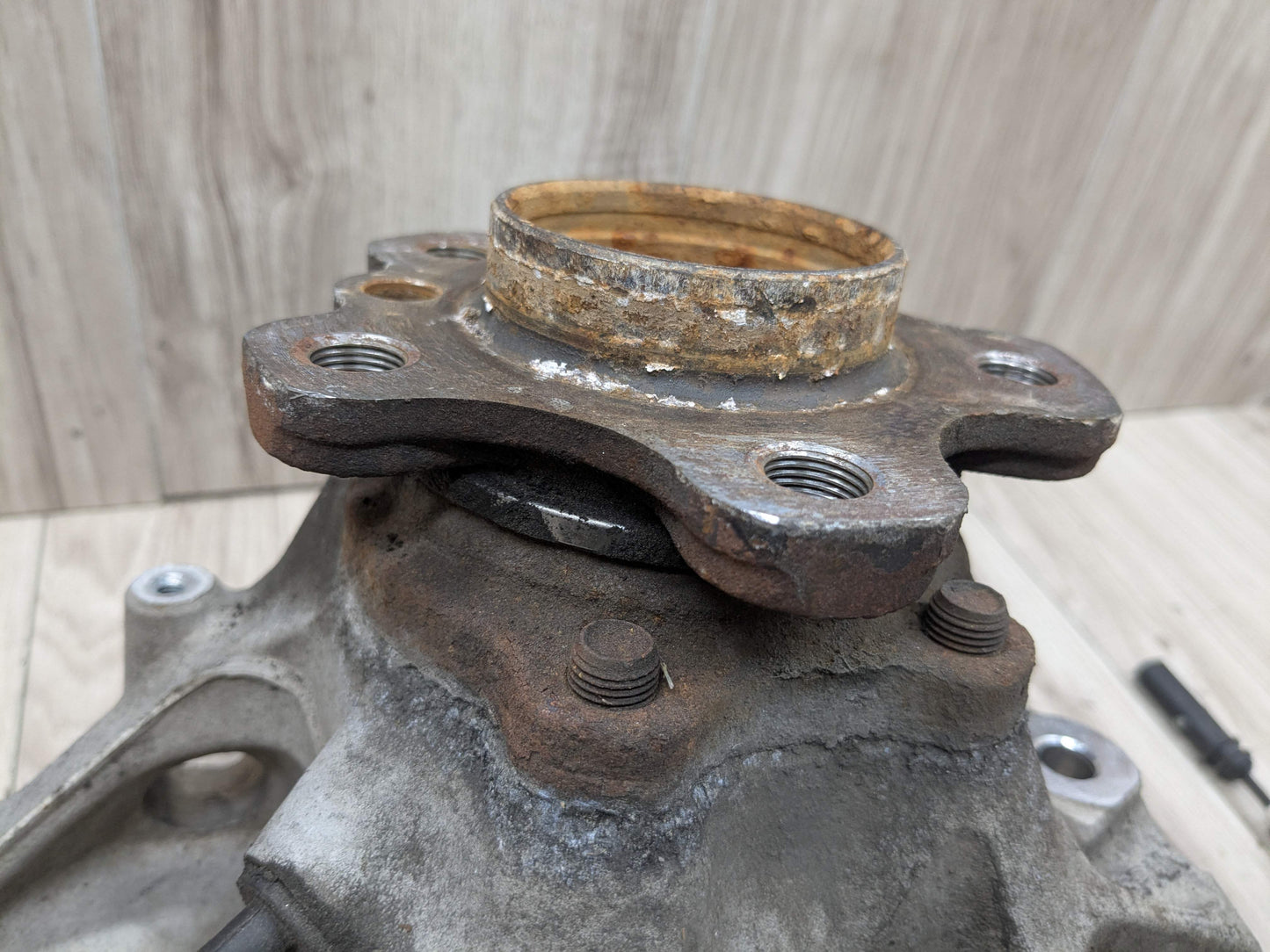 16-22 OEM BMW G11 G12 740 Rear Left Driver Knuckle Wheel Hub Spindle Bearing