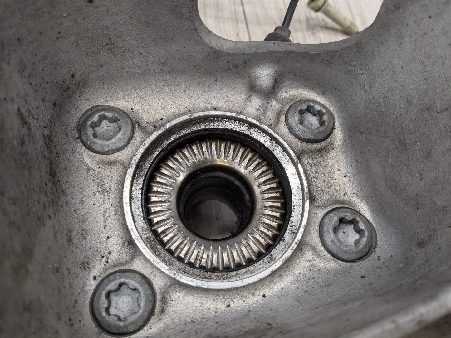 16-22 OEM BMW G11 G12 740 Rear Left Driver Knuckle Wheel Hub Spindle Bearing