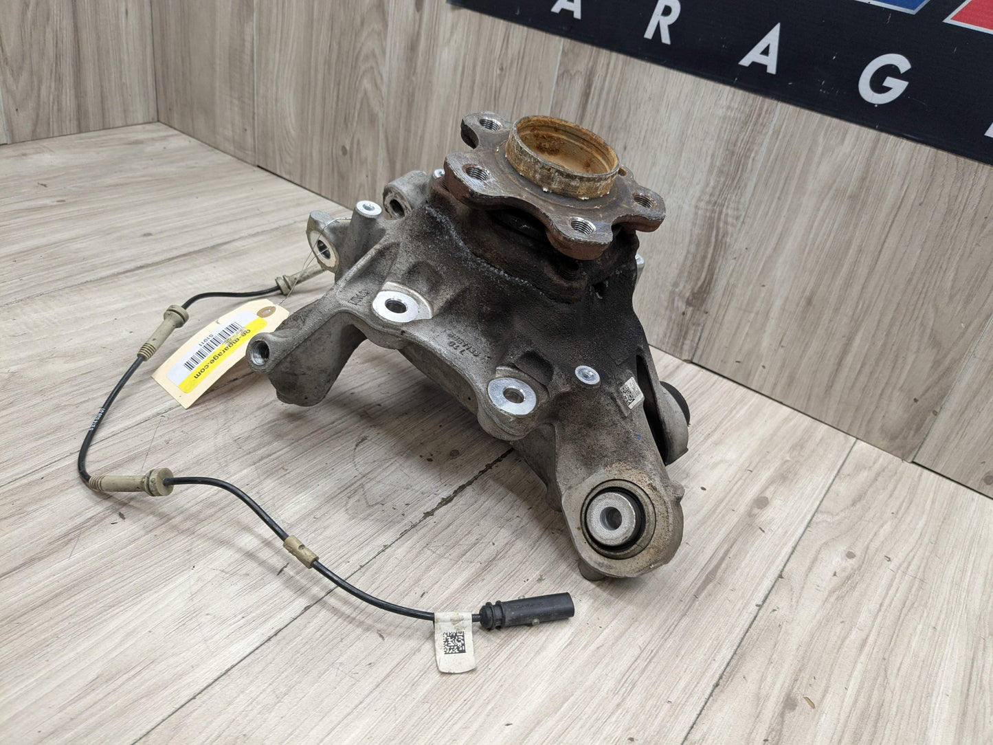 16-22 OEM BMW G11 G12 740 Rear Left Driver Knuckle Wheel Hub Spindle Bearing