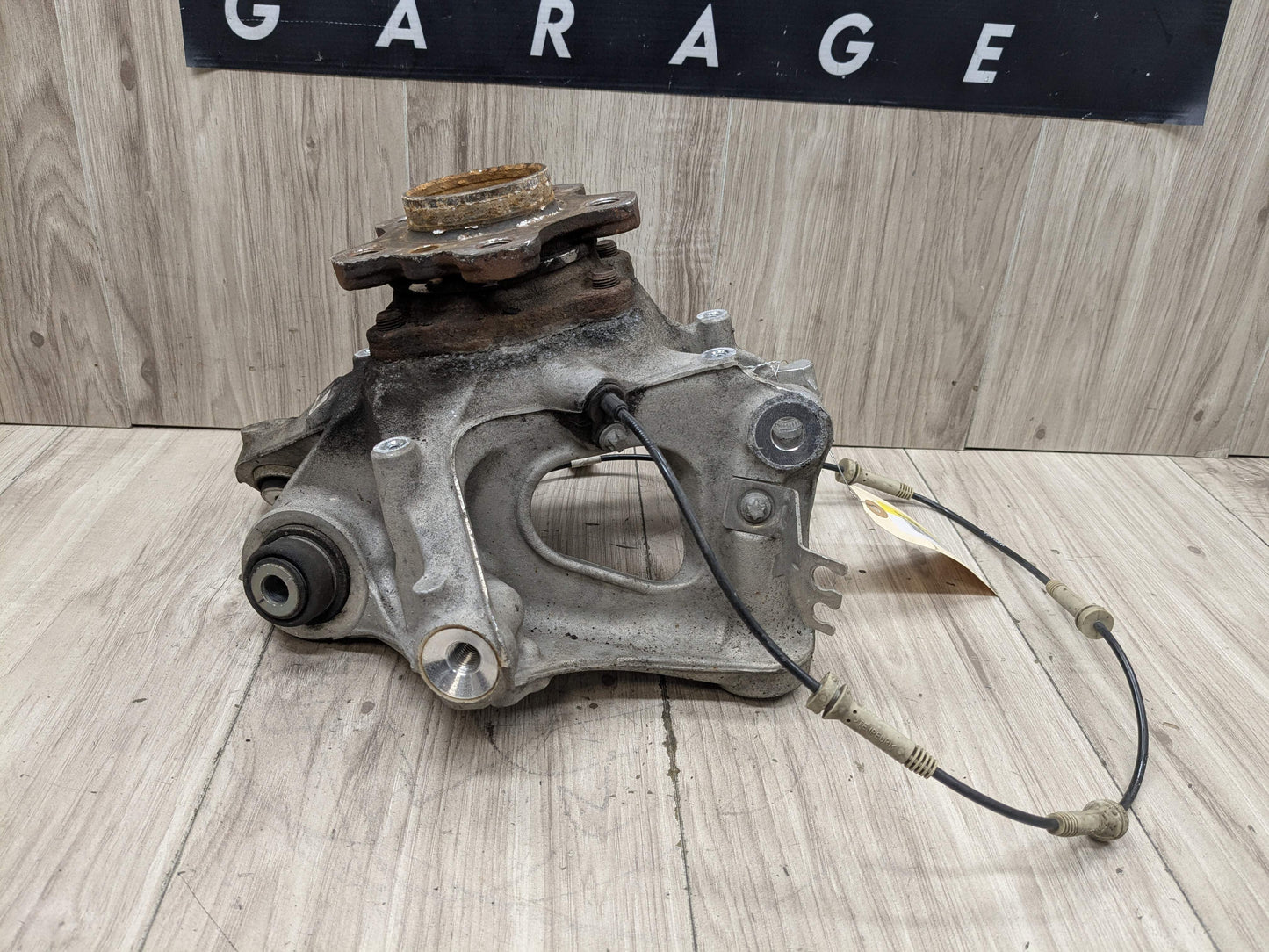 16-22 OEM BMW G11 G12 740 Rear Left Driver Knuckle Wheel Hub Spindle Bearing
