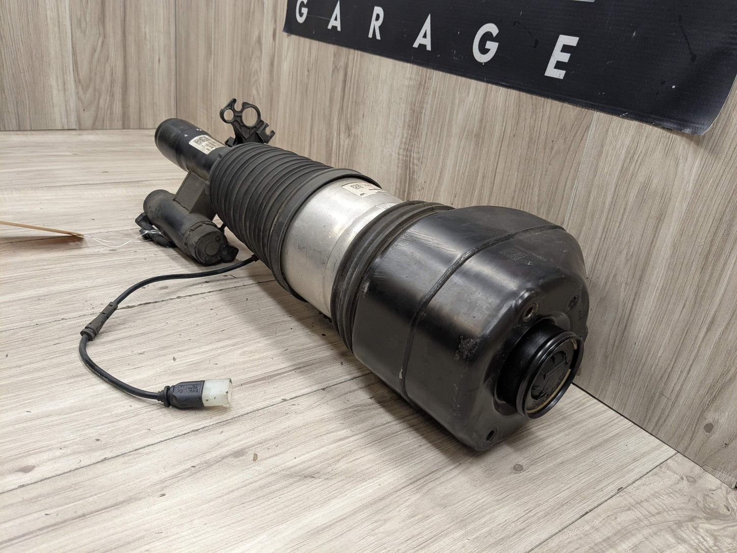 OEM BMW G11 G12 740 750 Front Right Passenger Air Suspension Shock Absorber