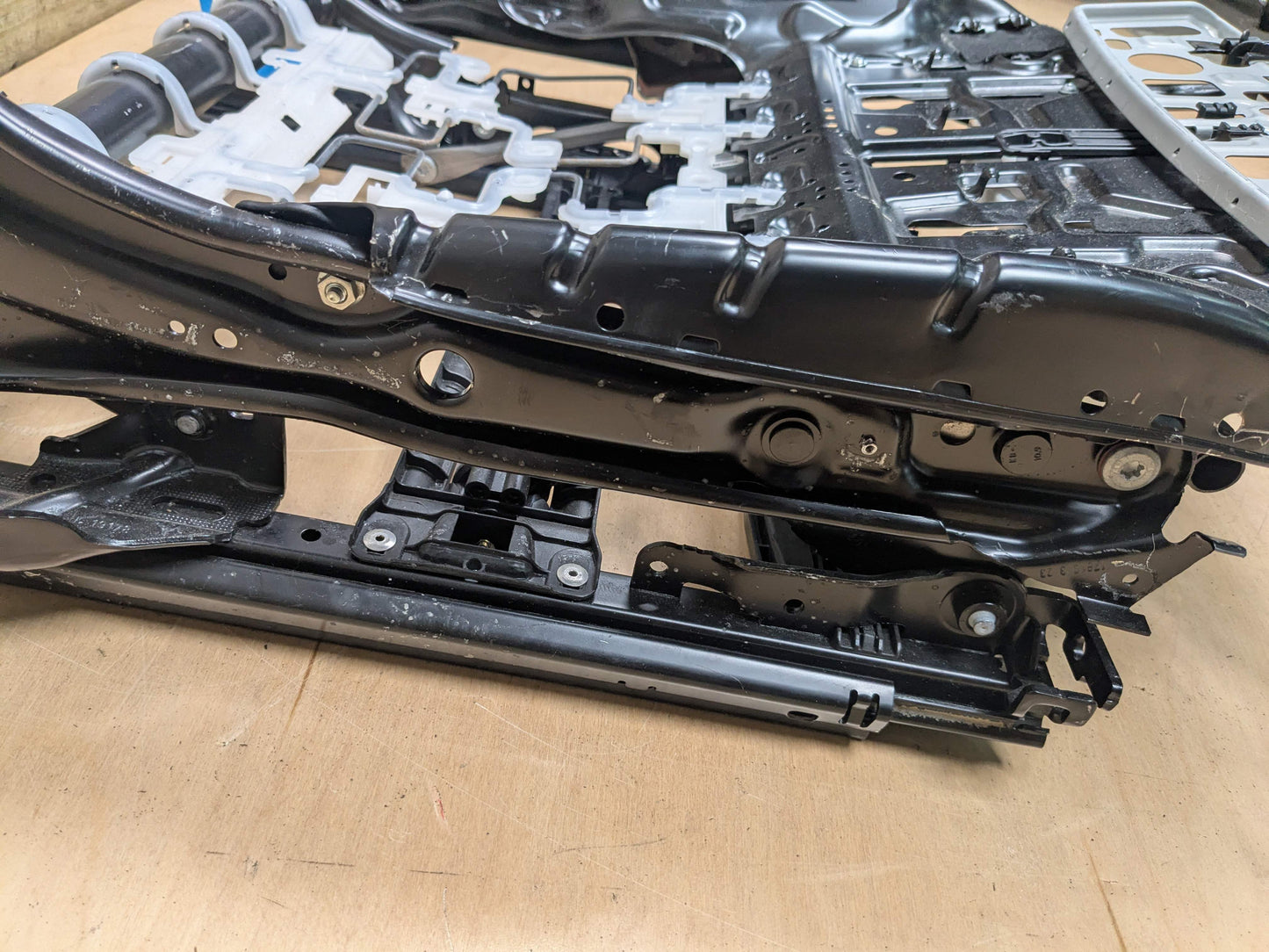16-22 OEM BMW G12 740 750 Front Right Passenger Seat Rail Track Frame w/Motors